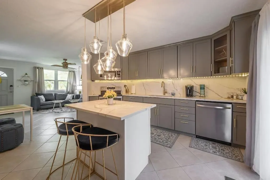 Golden Greek And Dexters Cottage Near Downtown تامبا بيت للعطل