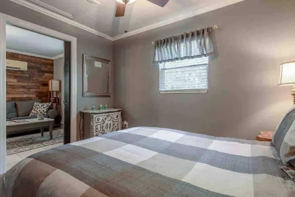 Golden Greek And Dexters Cottage Near Downtown تامبا بيت للعطل