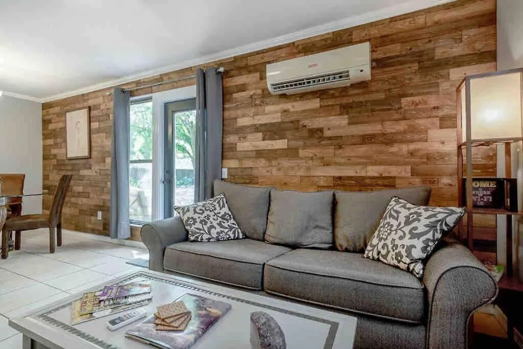 Golden Greek And Dexters Cottage Near Downtown تامبا بيت للعطل
